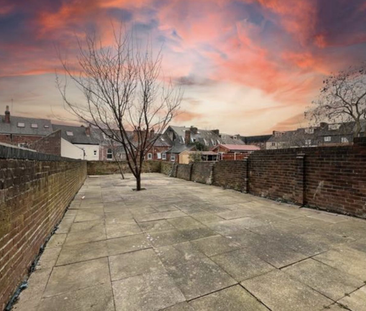 6 Bedroom - Photo 2 | Rentumo