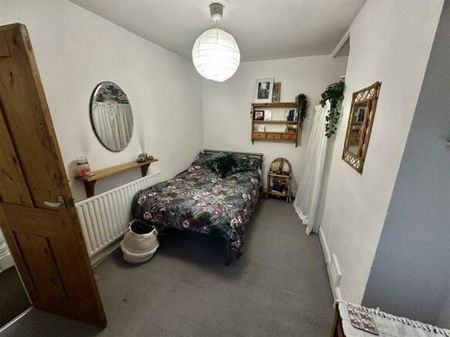4 bedroom terraced house to rent - Photo 3