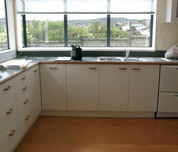Spacious Family Home - Photo 3