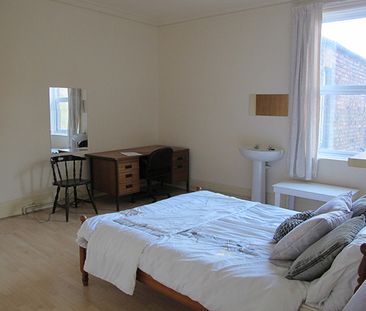 165 Warwick Road, Carlisle (STUDENT HOUSE) Available August 2026 - Photo 4