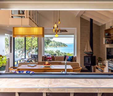 Stunning Coastal Executive Home in Picnic Bay - Photo 1