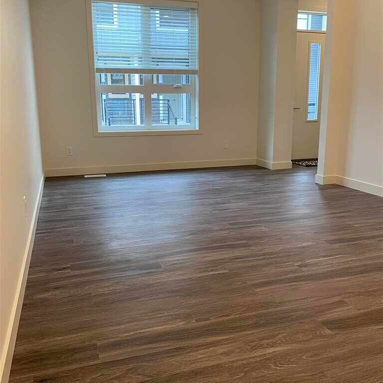 Few Years old! 3BDRMS SINGLE GARAGE TOWNHOME IN WALDEN! - Photo 1
