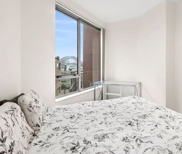 LIGHT FILLED CENTRAL ONE BEDROOM APARTMENT | Furnished - Photo 4