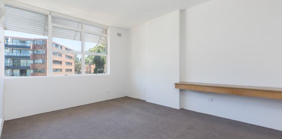 53/1 Holdsworth Avenue, Elizabeth Bay NSW 2011 - Apartment For Rent | Domain - Photo 2
