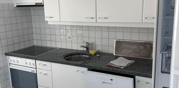 Renovierte 4-Zimmer-Wohnung mit Balkon im beliebten Zürich-Wollishofen - Foto 2