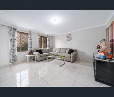 CONVENIENCE ALL WAY ROUND! - Photo 2