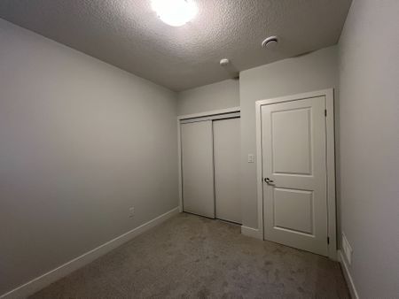 For Lease - 990 Deveron Crescent Unit# 37, London South, Ontario - Photo 4