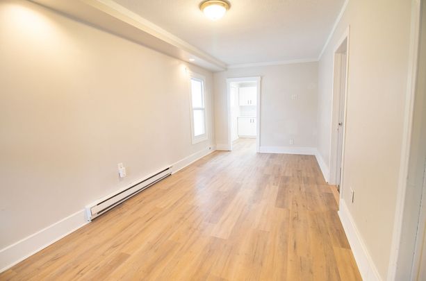 71 John St, Welland - 2 Bedroom House - Photo 1