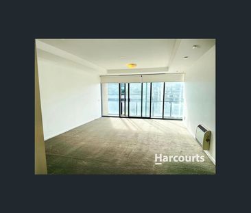 Spacious South Melbourne Apartment with prime Location - Photo 1