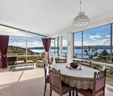 196 Barnard St, Wadestown - Photo 2