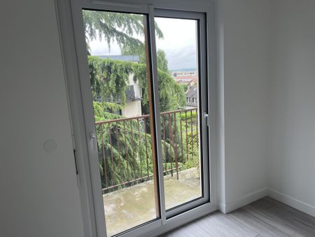 Location Appartement 2 pièces 29m² ST MAUR DES FOSSES 94100 - Photo 3