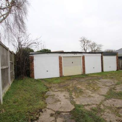 1 bedroom property to rent in Benfleet - Photo 1