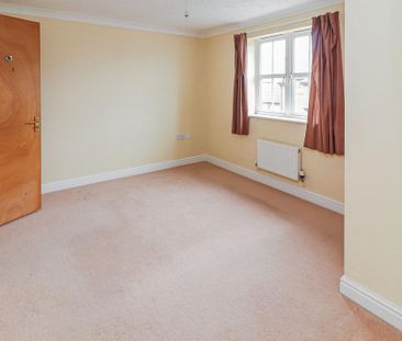 3 bedroom semi-detached house to rent - Photo 2