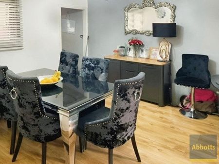 PITSEA, BASILDON - Photo 4