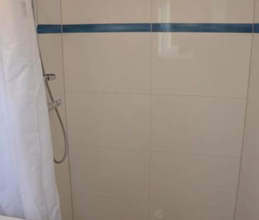 MODERNE MÖBLIERTE WG-ZIMMER - NÄHE BULGARIPLATZ - Foto 5