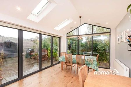 Maple Close, Sandhurst, Berkshire, GU47 - Photo 3