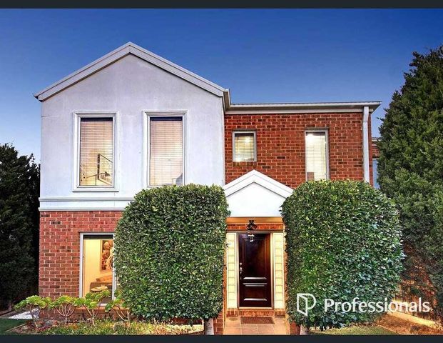 Charming Family Home in Bentleigh East Awaits You - Photo 1