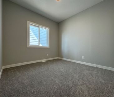 Brand New 3 Bedroom Upper Unit in Rosewood - Photo 3