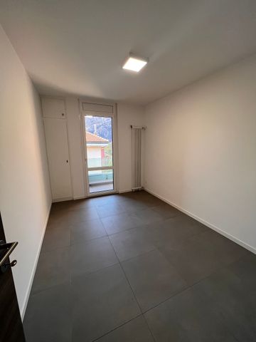 LUMINOUS 2.5-ROOM APARTMENT FOR RENT IN RECENTLY RENOVATED BUILDING - Photo 2