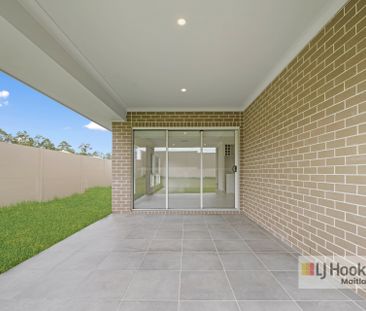 Well-Presented Family Home in a Convenient Location - Photo 3