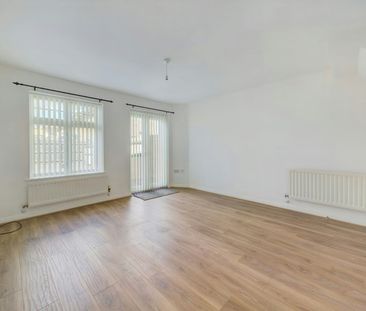 Terraced House to rent on - Photo 1