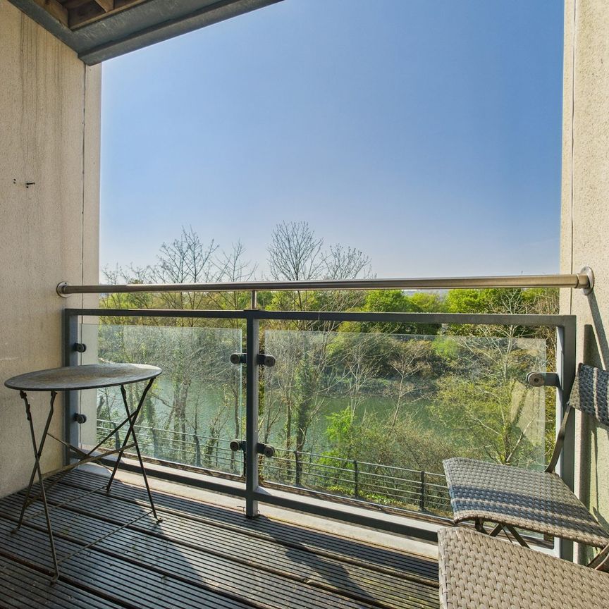Flat to rent on - Photo 1