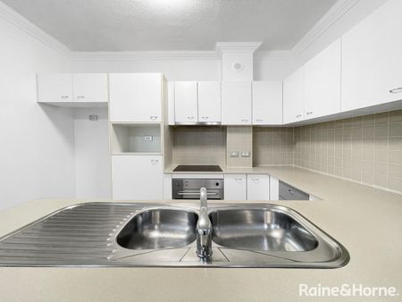 STYLISH APARTMENT WITH POOL IN COMPLEX! - Photo 5