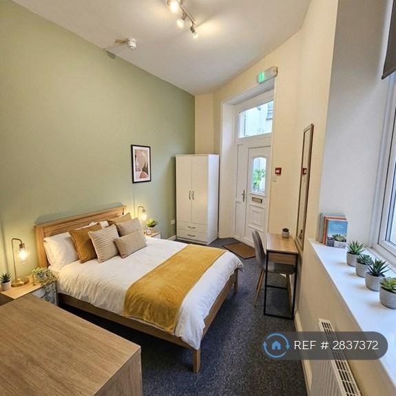 1 bedroom in a house share to rent - Photo 1