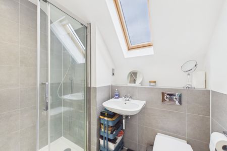 3 bedroom House in Brambling Way, Maidenhead - Photo 5