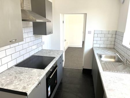 2 bedroom end of terrace house to rent - Photo 5