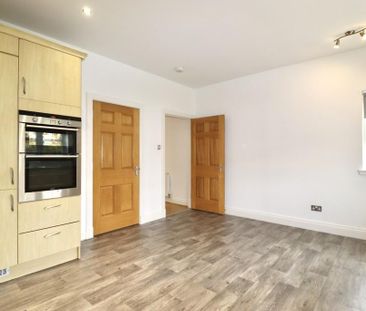 5 bedroom detached house to rent - Photo 2