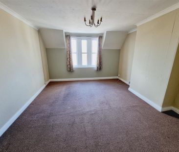 1 Bedroom Flat to Rent in Flat 1, High Street, Rushden, Northants, ... - Photo 1