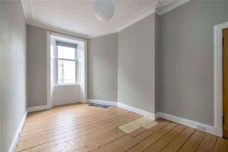 A bright and spacious, two bed, first floor apartment located in the Leith area of Edinburgh. - Photo 2