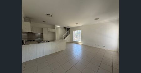 Beautiful and Spacious Property - Photo 4