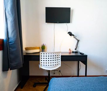 Room in a shared 5-bedroom apartment for rent in Arapiles, professionals and students only - Photo 3