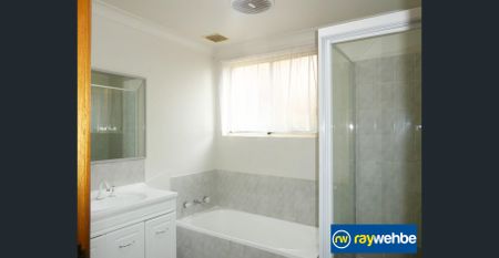 Large 3 Bedroom Villa Style - Photo 2