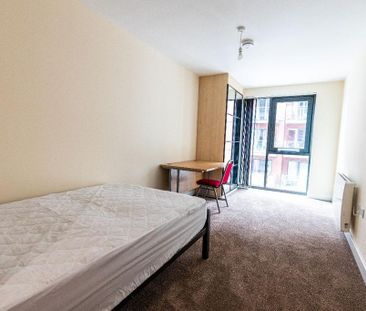 3 bedroom flat to rent - Photo 3