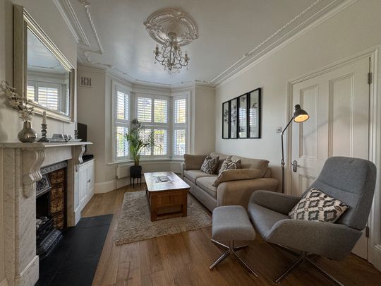 Beautifully Renovated 3-Bed Victorian Home in well-connected South London – 6 month let - Photo 1
