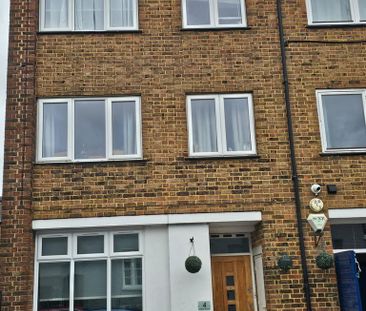1 bedroom in a flat share to rent - Photo 5
