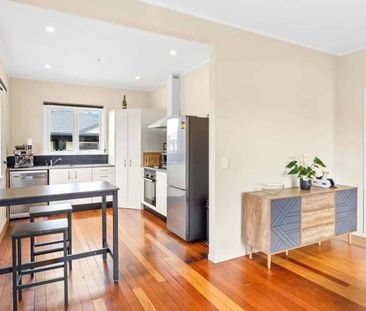 Gorgeous 2 bedroom home - Photo 2