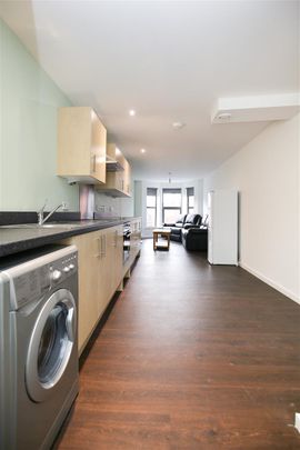 2 bed apartment to rent in Warton Terrace, Heaton, NE6 - Photo 1