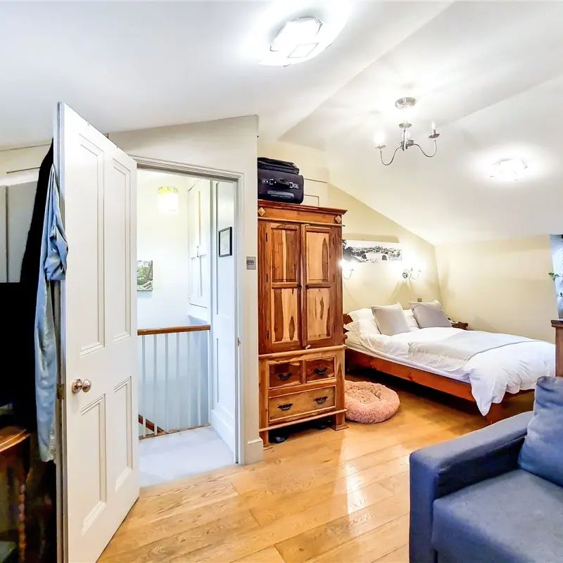 4 bedroom house in London - Photo 1