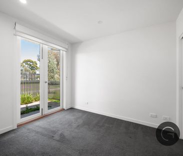 Park-Facing Townhome For Rent - Photo 6