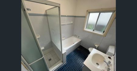 Spacious Home - Photo 4