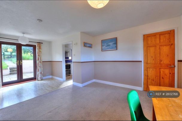 3 bedroom semi-detached house to rent - Photo 1
