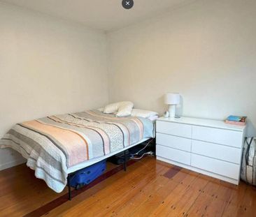 Charming 2 bed unit - Photo 4