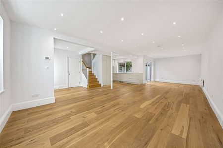 A beautifully recently decorated three/four bedroom Mews House in Little Venice. - Photo 3