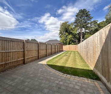 2 bedroom mews to rent - Photo 2