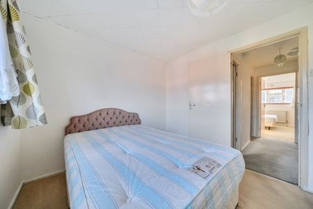 2 bedroom end of terrace house to rent - Photo 4