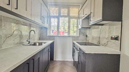 Angel Close, Edmonton, London, Uk, N18 - Photo 4